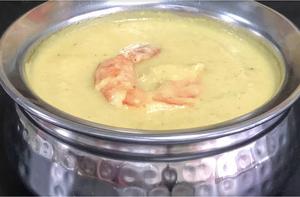 ブロウンカレー(サラダ＆ナンorライス) Prawn Curry (Served with Naan or Rice and Salad)