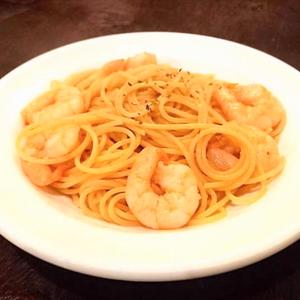 ぷりぷり海老とアンチョビのパスタ