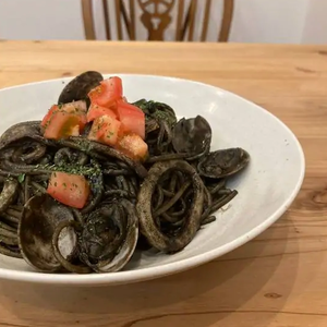 イカスミの黒造りパスタ