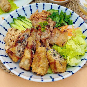 焼肉＆揚春巻きビーフン BN THT NNG CH GI