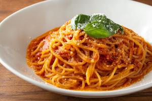 スパゲッティ トマト・バジル・ガーリックソース