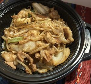 牛ホルモン野菜炒め丼