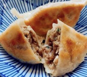 【牛肉煎餃】黒毛和牛餃子【人気第3位！】4個