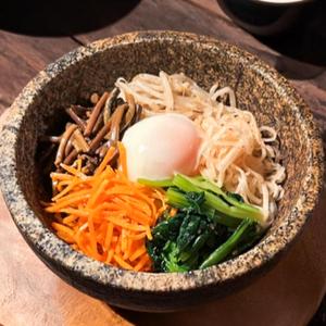 自家製コチュジャンと野菜たっぷり5種類のナムルビビンバ