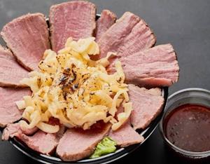 炙りチーズローストビーフ丼 Roasted Cheese Roast Beef Bowl
