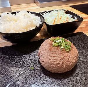 特選黒毛和牛ハンバーグ弁当(Sサイズ120g)※大盛ライス・サラダつき
