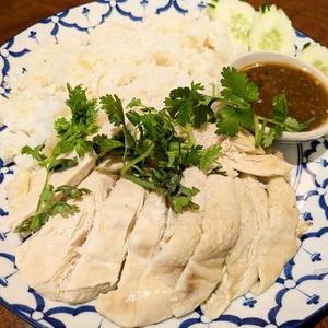 【おすすめ】カオマンガイ Steamed Chicken on Rica and Soup