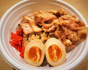 全部乗せにんにく炒飯(煮玉子・チャーシュー・唐揚げ)