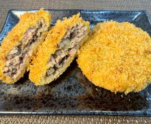 黒毛和牛とおいも豚のメンチカツ
