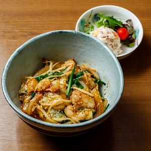ホルモンスタミナ丼 ミニポテトサラダ付き