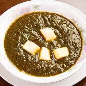 ほうれん草と自家製チーズのカレー Spinach and Homemade Cheese Curry