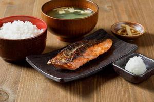 サーモン西京漬け定食