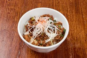 ピリ辛そぼろ丼