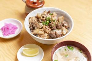 【人気No.3!】味が選べるかしら丼 もつ入りスープセット