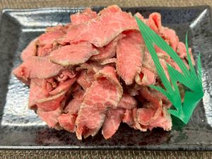 黒毛和牛のローストビーフ自家製タレ付き(100g)
