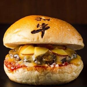 クワトロチーズバーガー Quattro Cheese Burger