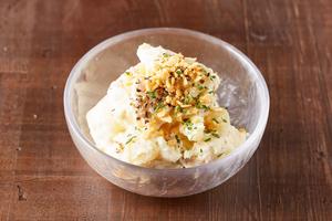 お肉に良く合う「ちょい盛りガーリックポテトサラダ」Garlic Potato Salad