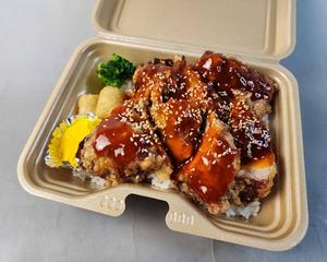 チリソース とりの唐揚げ丼 W