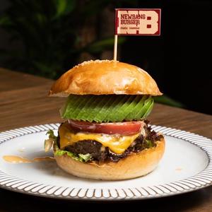 アボカドチーズバーガー