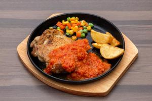 チキンステーキ自家製トマトソース