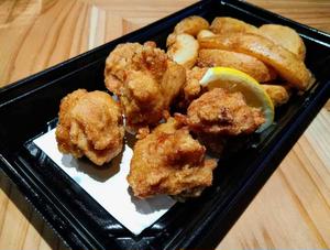 鶏の唐揚げとポテトフライのセット