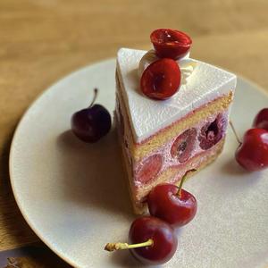 ダークチェリーのショートケーキ