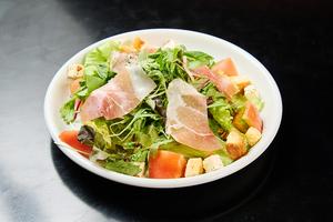 生ハムとクリームチーズのサラダ