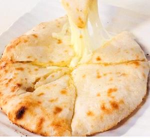 チーズナンCheese naan