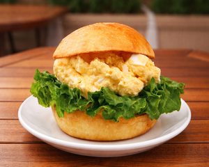 タマサラバーガー Egg Salad Burger