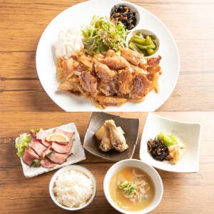 牛カルビ【豚汁/選べる一品/ごはんセット】