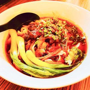 マーラー牛肉刀削麺