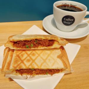 スパイシーキーマカレーのホットサンド＆ドリンクセット