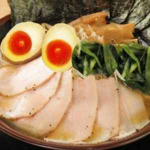 家系豚骨醤油ラーメン全部のせ Pork Bone ＆ Soy Sauce Ramen with All Toppings