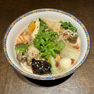 野菜たっぷり麻辣湯(白湯スープ)