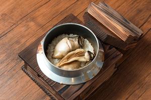 釜炊きカキ飯おにぎり2個+選べるおかず 味噌汁付き