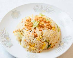 鮭チャーハン(炒) Fried Rice with Chum Salmon and Lettuce