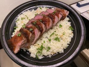 牛ヒレ肉のステーキ丼