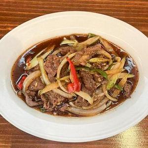 35. 牛肉の黒コショウ炒め Stir-fried beef with black pepper