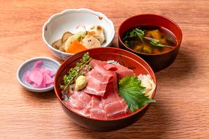まぐろ中トロ丼