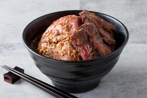 濃厚ローストビーフとハラミ丼「タルビー」 【おすすめ】ローストビーフ＆牛ハラミの相盛丼 Roast Beef ＆ Harami Steak Bowl