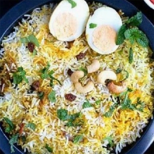 玉子ビリヤニ+ヨーグルトサラダ(Egg Biriyani+Salad)