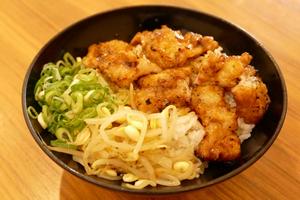 牛ホルモン丼
