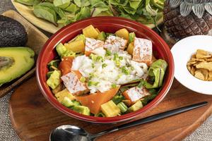 サーモンエンガワポキ丼