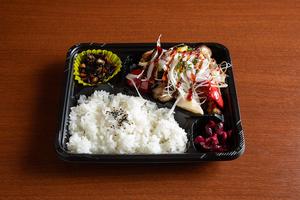 野菜と唐揚げの黒酢あんかけ弁当