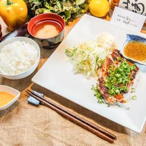 網焼き鶏もも肉定食 (ねぎ塩たれ)