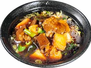 牛バラ刀削麺