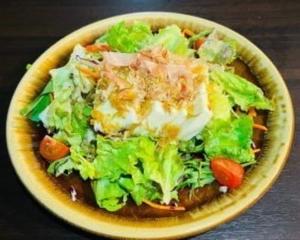 カリカリじゃこと豆腐のグリーンサラダ