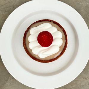 苺＆ミルクティチョコレートタルト