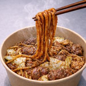 牛カルビと牛ホルモンの味噌焼きうどん