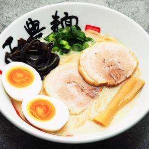 白味玉とんこつらーめん